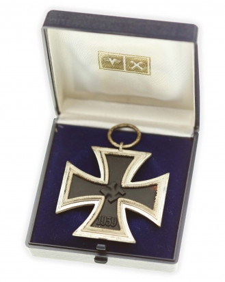© DGDE GmbH - German 1939 Iron Cross 2nd Class by 4 (Steinhauer & Lück Lüdenscheid)