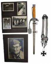 Heeres-Offiziersdolch mit Luxusgehänge, Portepee, Fotoalbum und Eisernes Kreuz