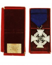 Faithful Service Medal 25 by Paul Meybauer Ordenfabrik Berlin SW 68