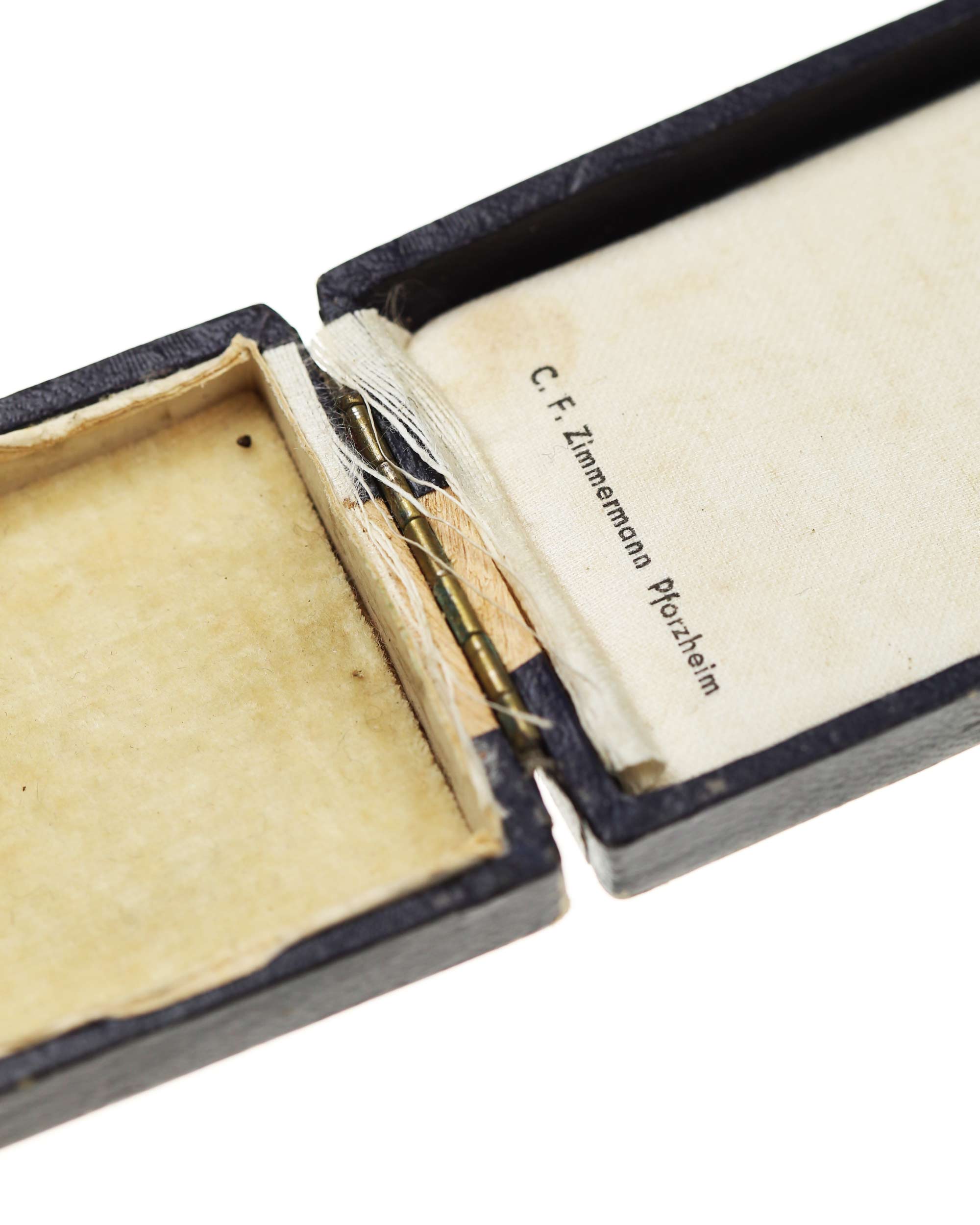 Крест немецкой матери в золоте в оригинальном футляре – общий вид