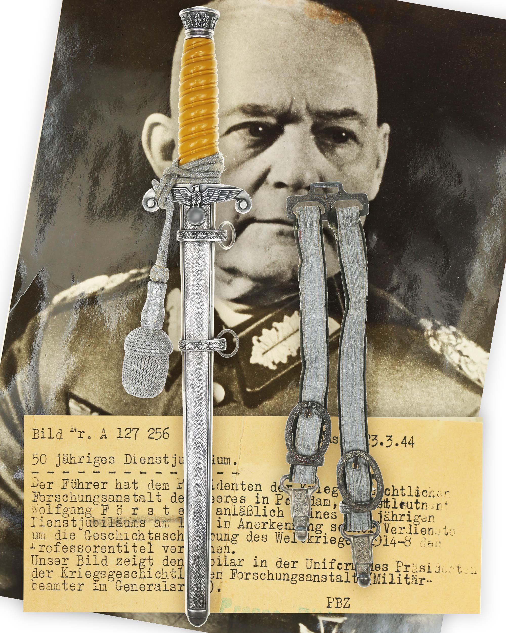 Army officer dagger M1935 – F.W. Höller Solingen – gilded dedication to Wolfgang Förster – overall view