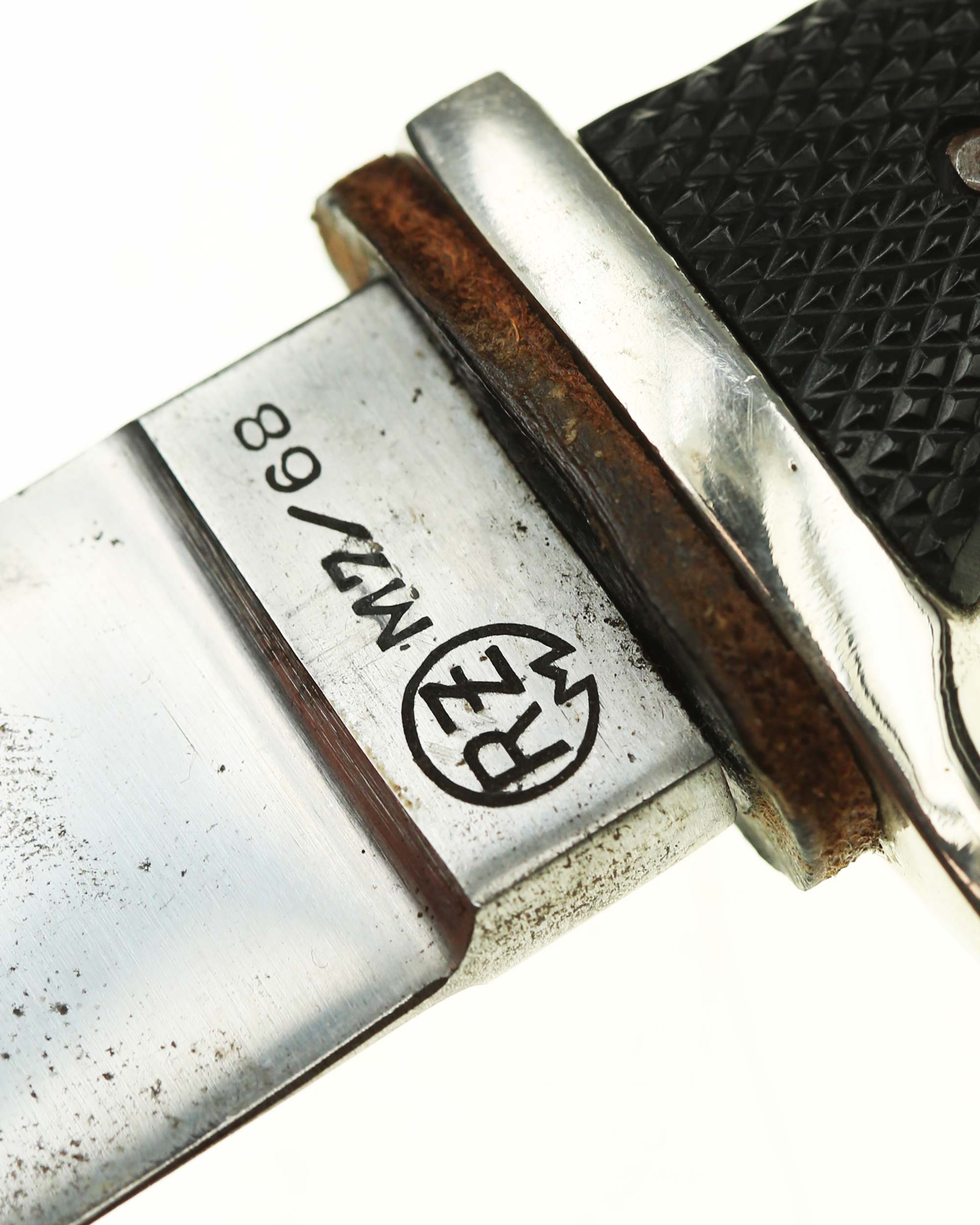 HJ Fahrtenmesser Tiger Solingen mit RZM M7/68 Markierung und Klingenansatz