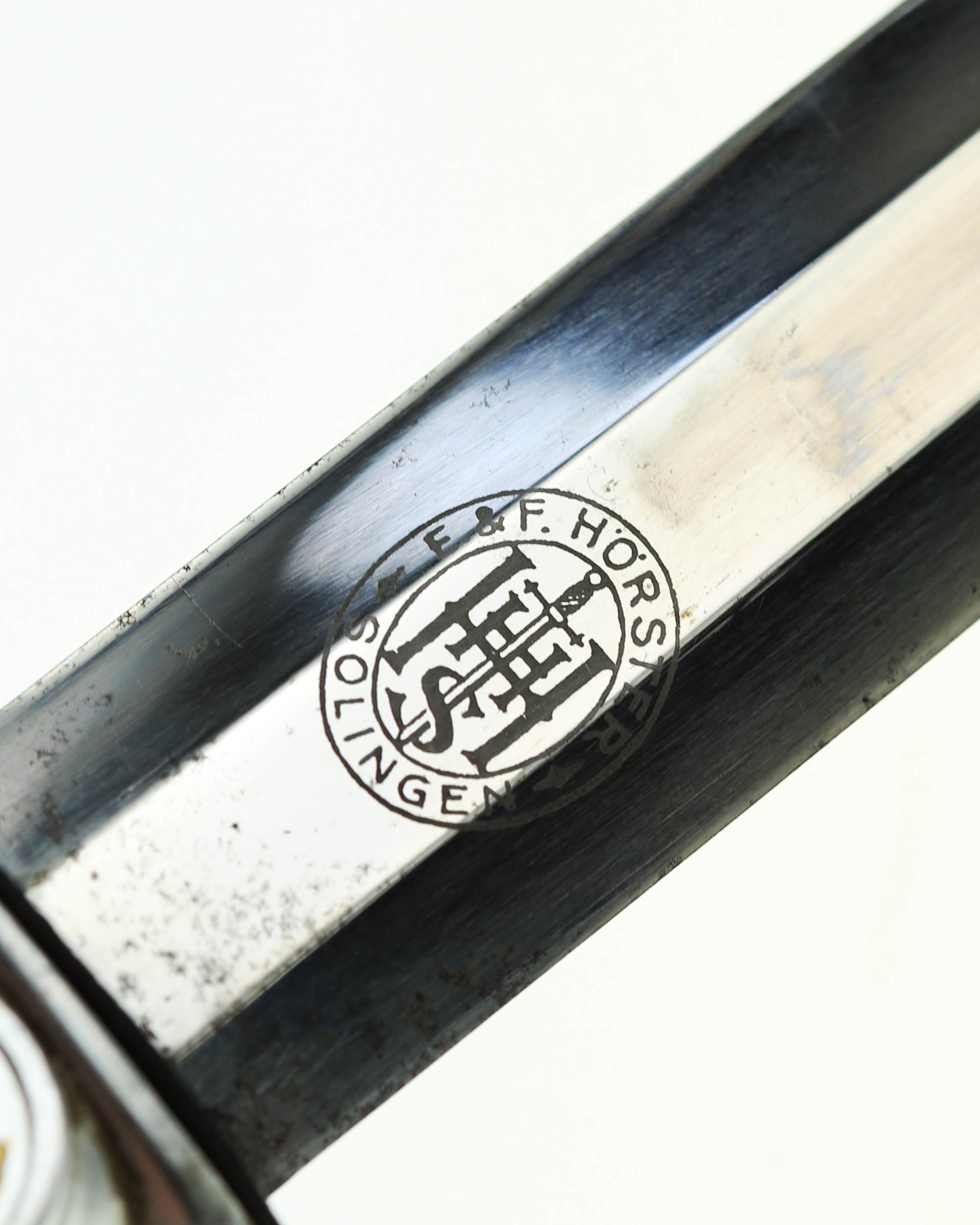 Кортик Люфтваффе 1935 – рукоять с синей кожей и позолоченными эмблемами