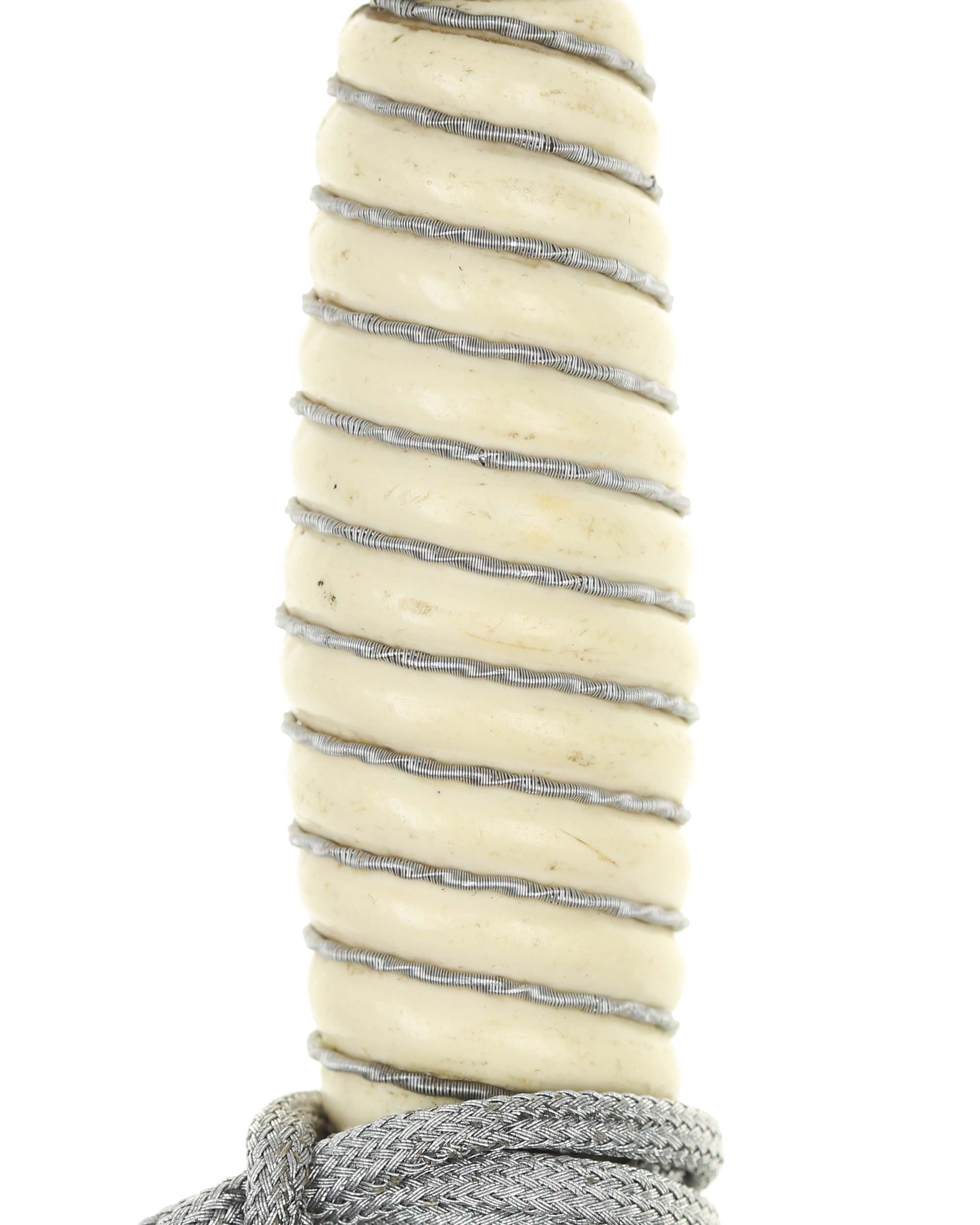 Light grip of Luftwaffe Officer’s Dagger with triple wire wrapping and portepee
