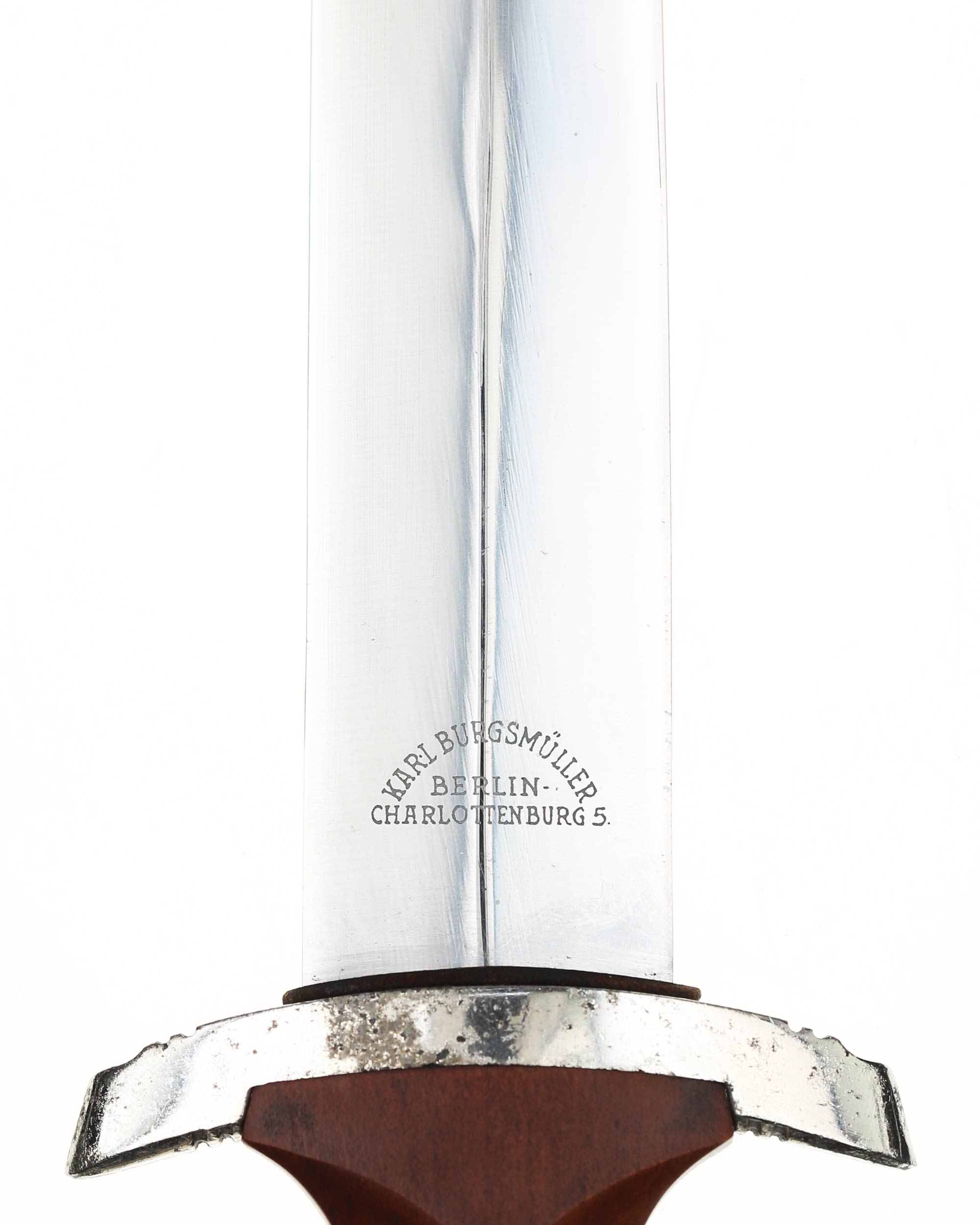 NPEA Dolch Detailaufnahme Scheide und Beschläge