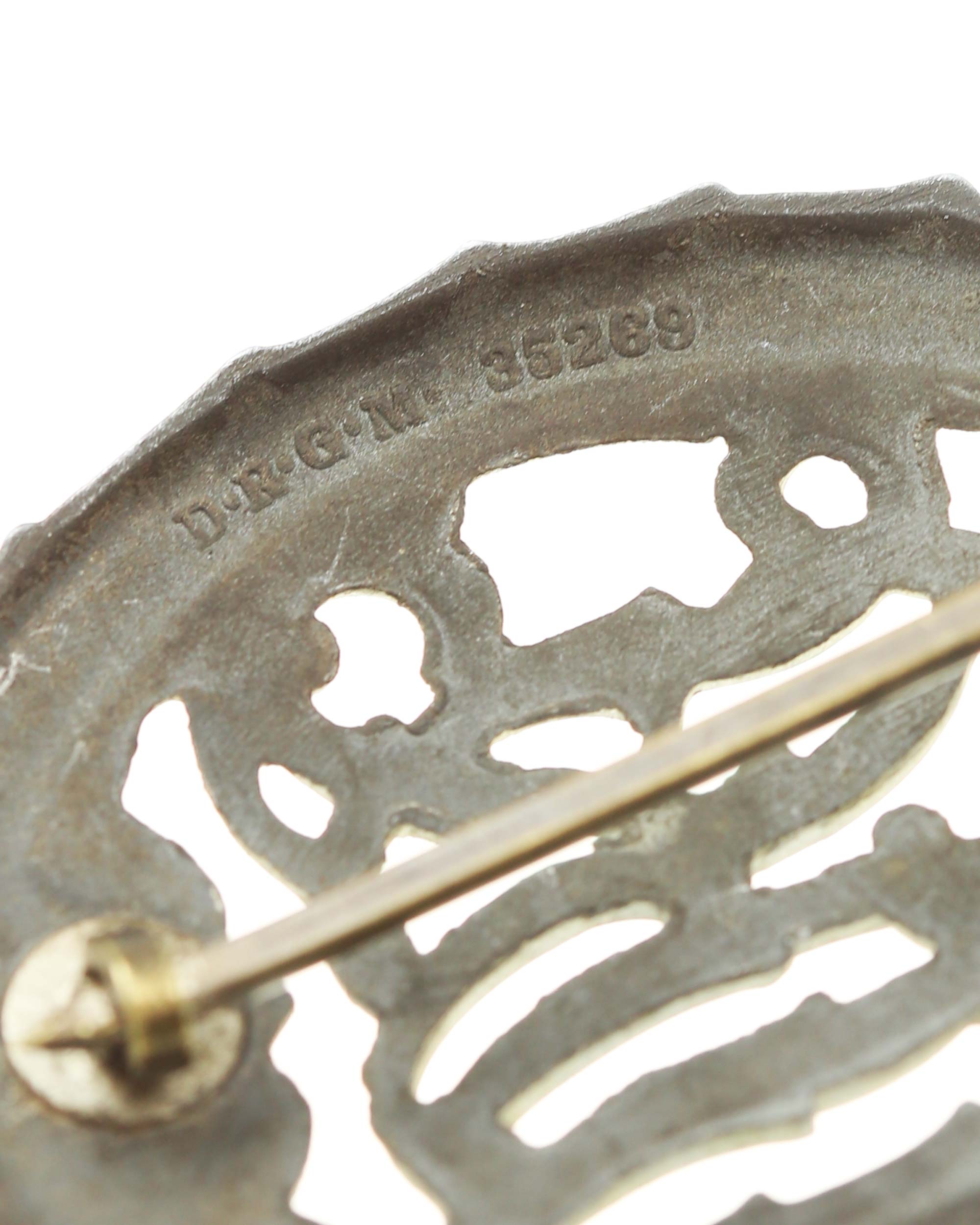 Reichssportabzeichen DRL – Rückseite mit Hersteller Wernstein Jena und DRGM 35269