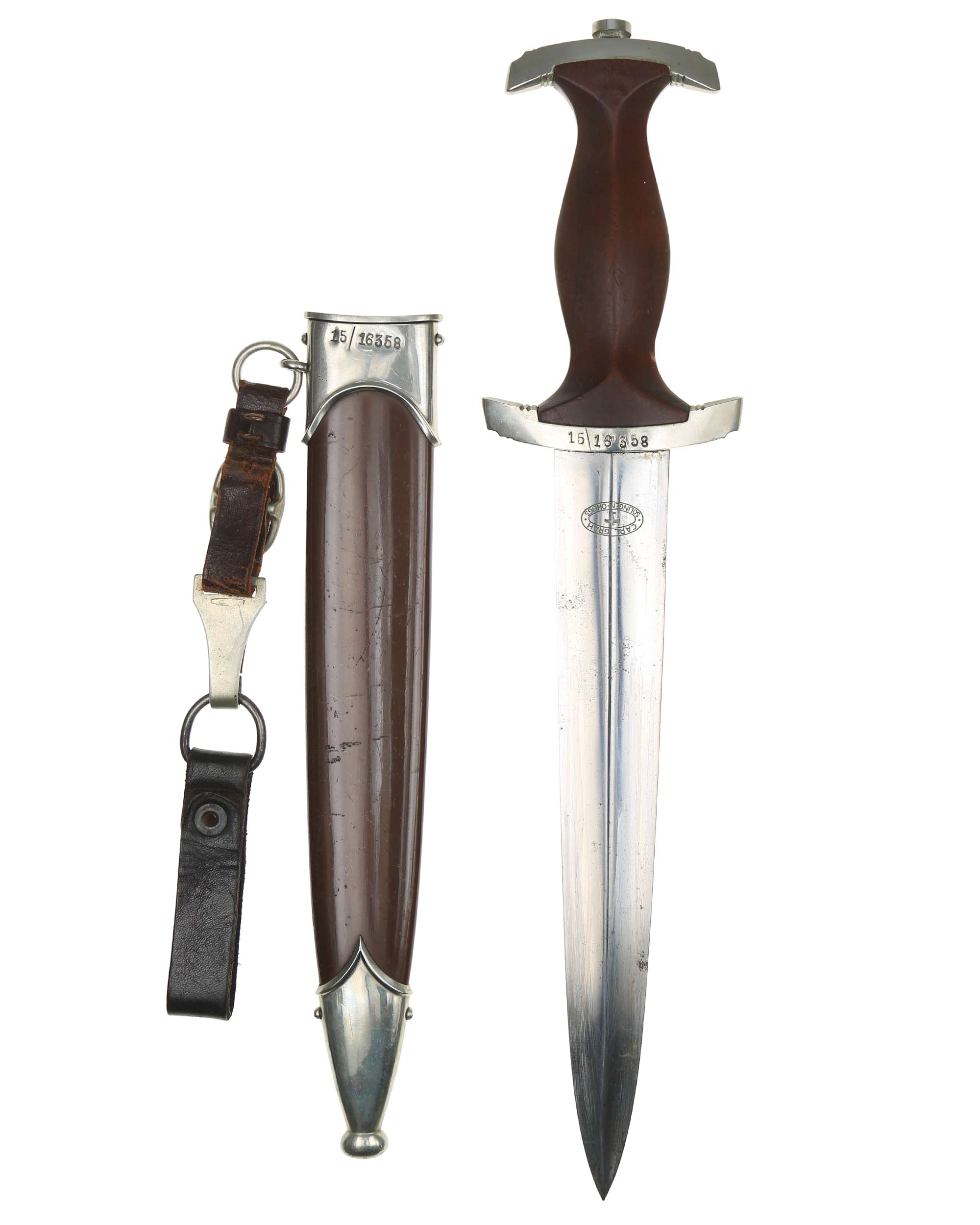 Кинжал СА — рукоять с эмалированным знаком СА и орлом, раннее исполнение