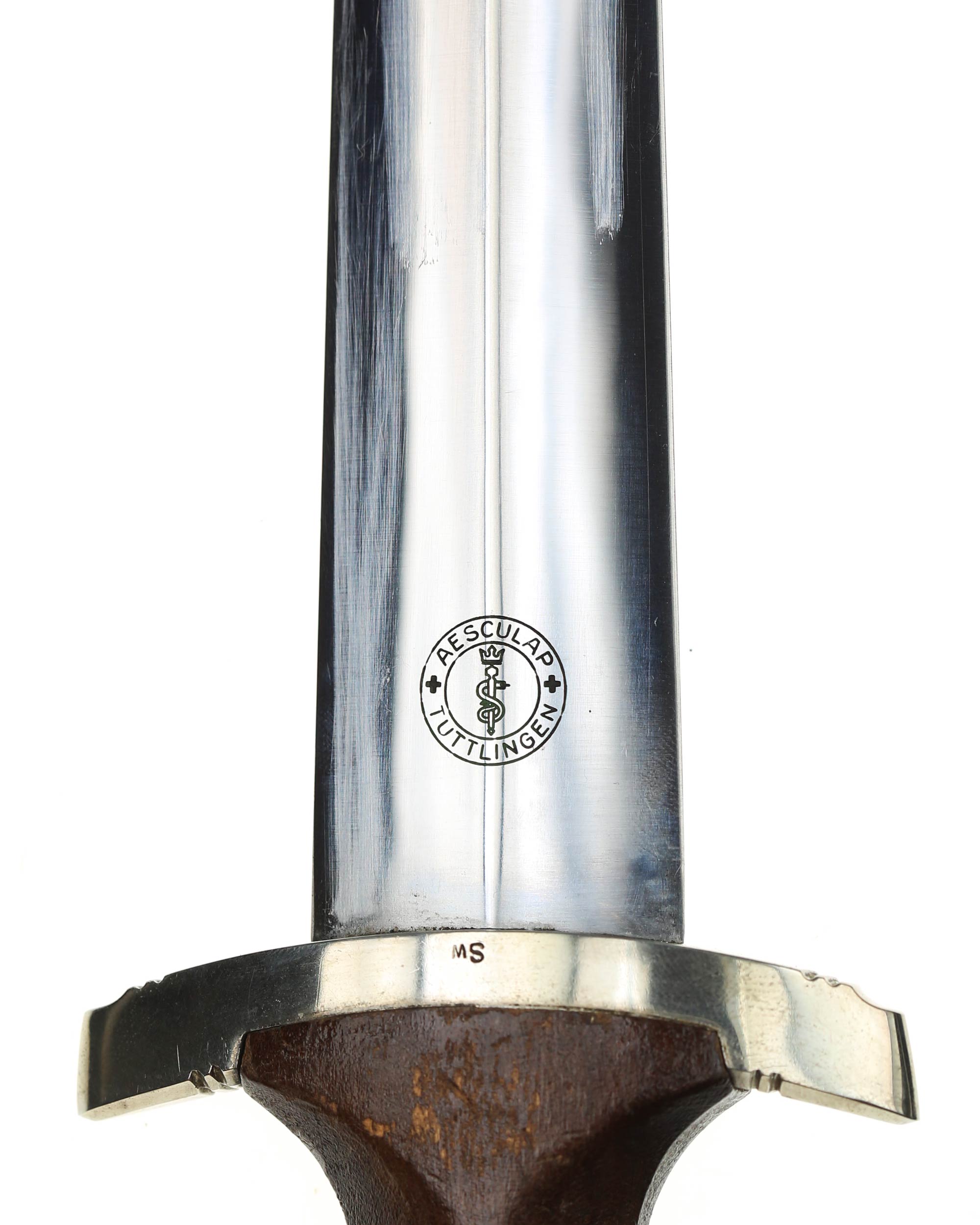 SA Dienstdolch – Scheide mit Beschlägen und braunem Ledergehänge