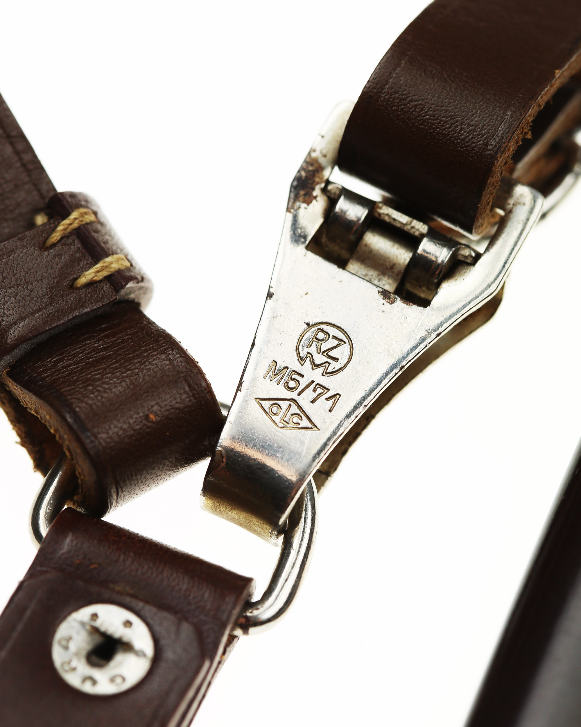 SA Dienstdolch – braun lackierte Stahlscheide mit originalem 3-teiligem Gehänge