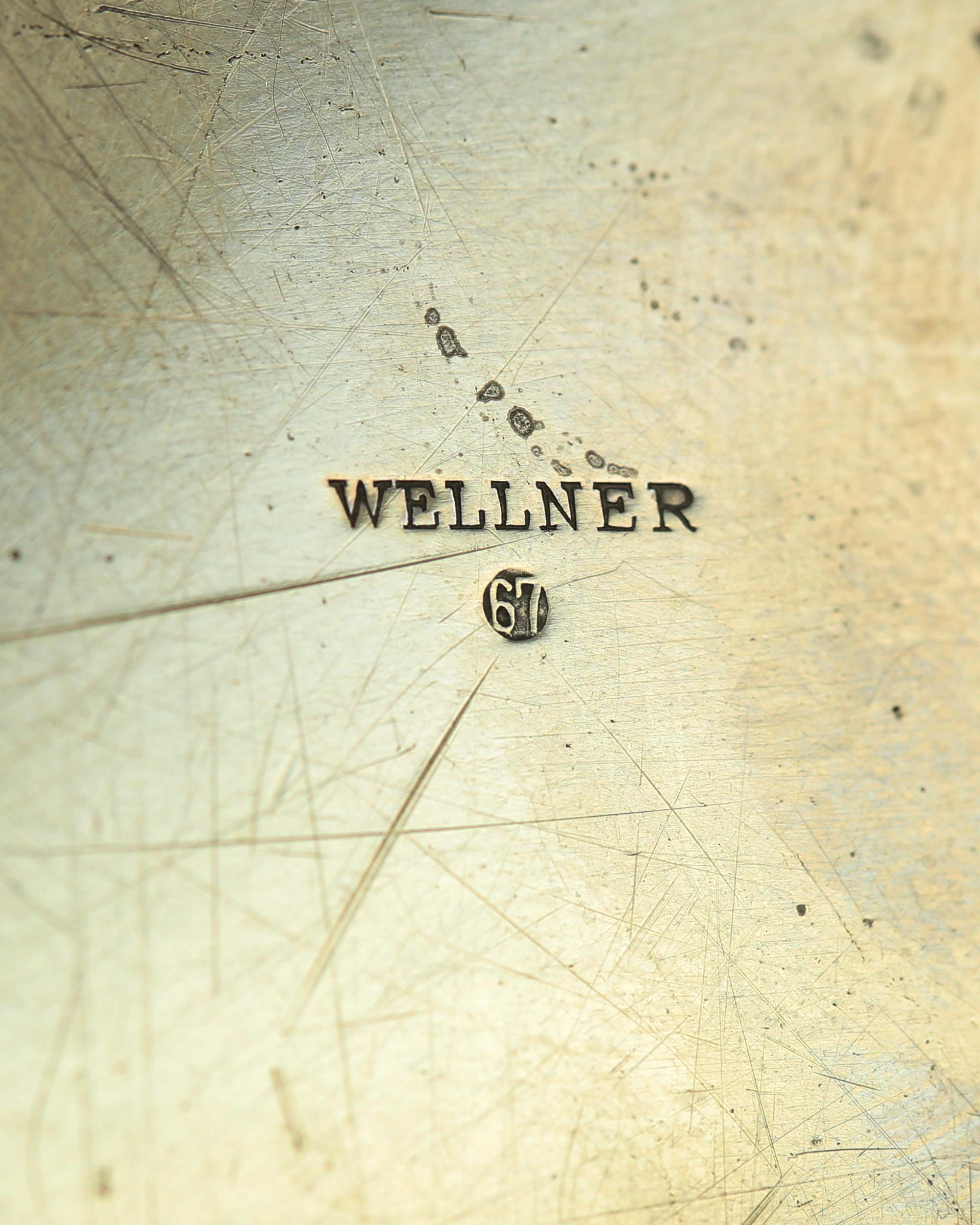 Wellner 67 serving tray – reverse with maker stamp and serial number 152872
