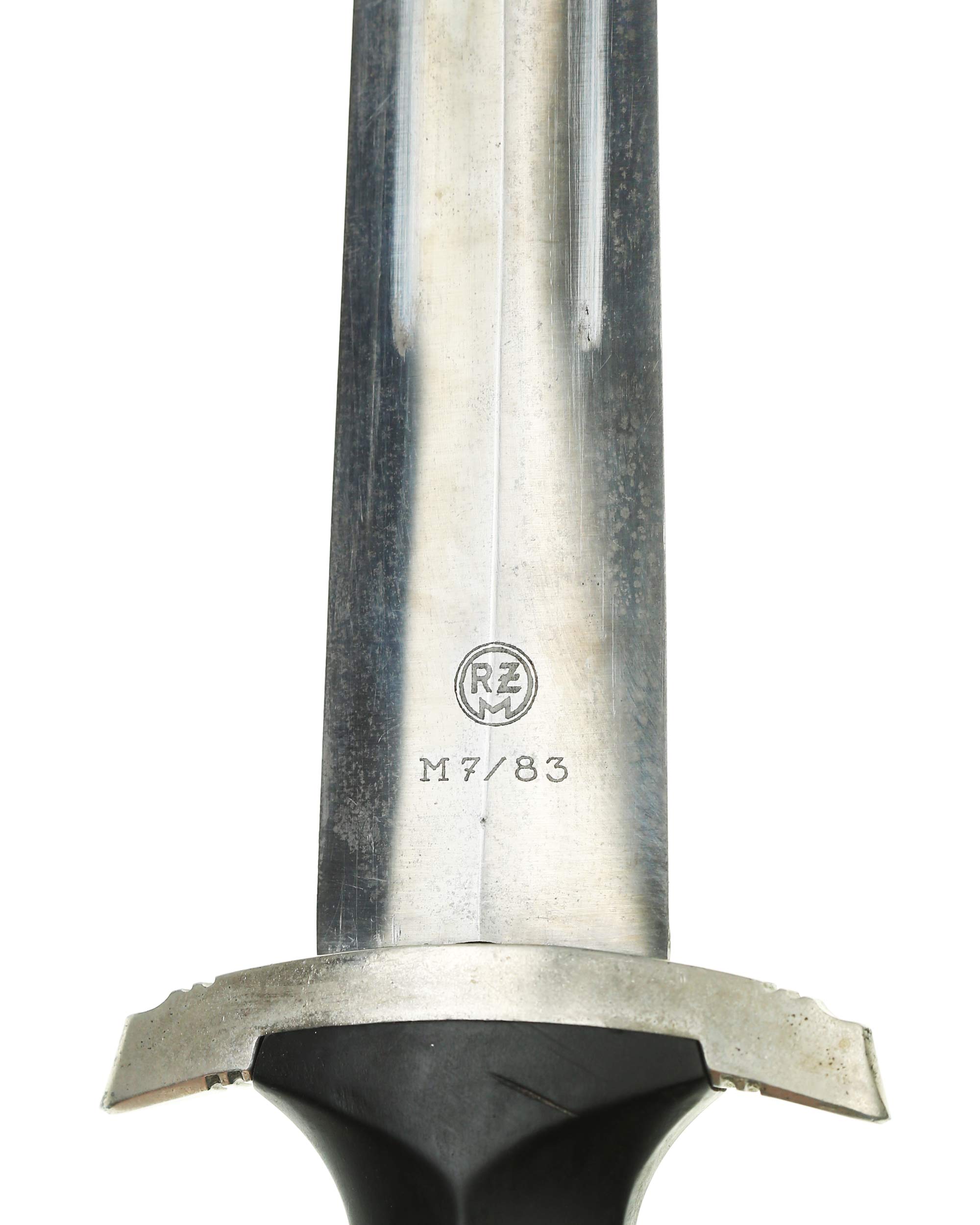 SS dagger Plümacher Solingen – grip and crossguard detail