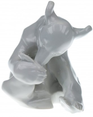 © DGDE GmbH - Sitting Bear (Allach Model No. 32) by Prof. Willy Zügel