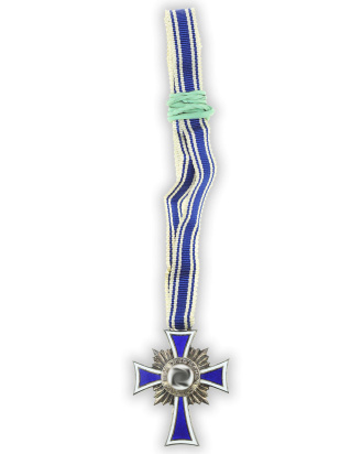 Ehrenkreuz der Deutschen Mutter in Silber am Band