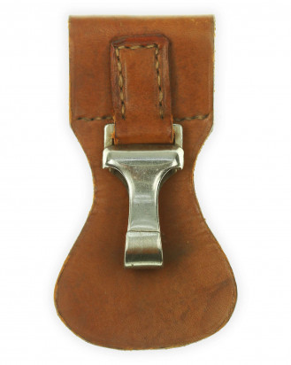© DGDE GmbH - Leather hanger for a sabre