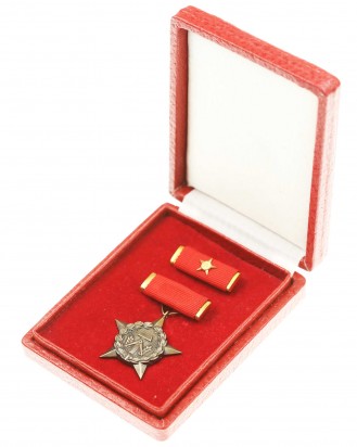 © DGDE GmbH - Medal Held der Arbeit