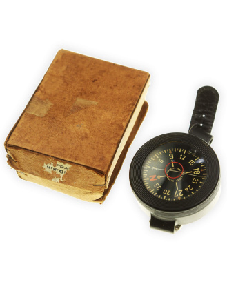 &copy; DGDE GmbH - Luftwaffe Pilot’s Wrist Compass – Type AK39 (Kadlec)